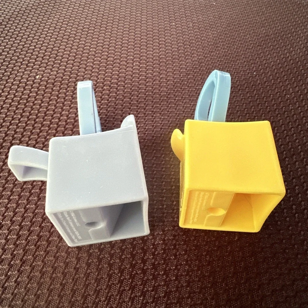 Lot Of 2 McDonalds Pet Simulator Toys Keychain Clip On Cat Chick‎ Roblox